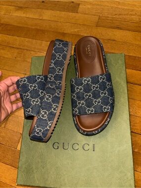 Slides/Sandals